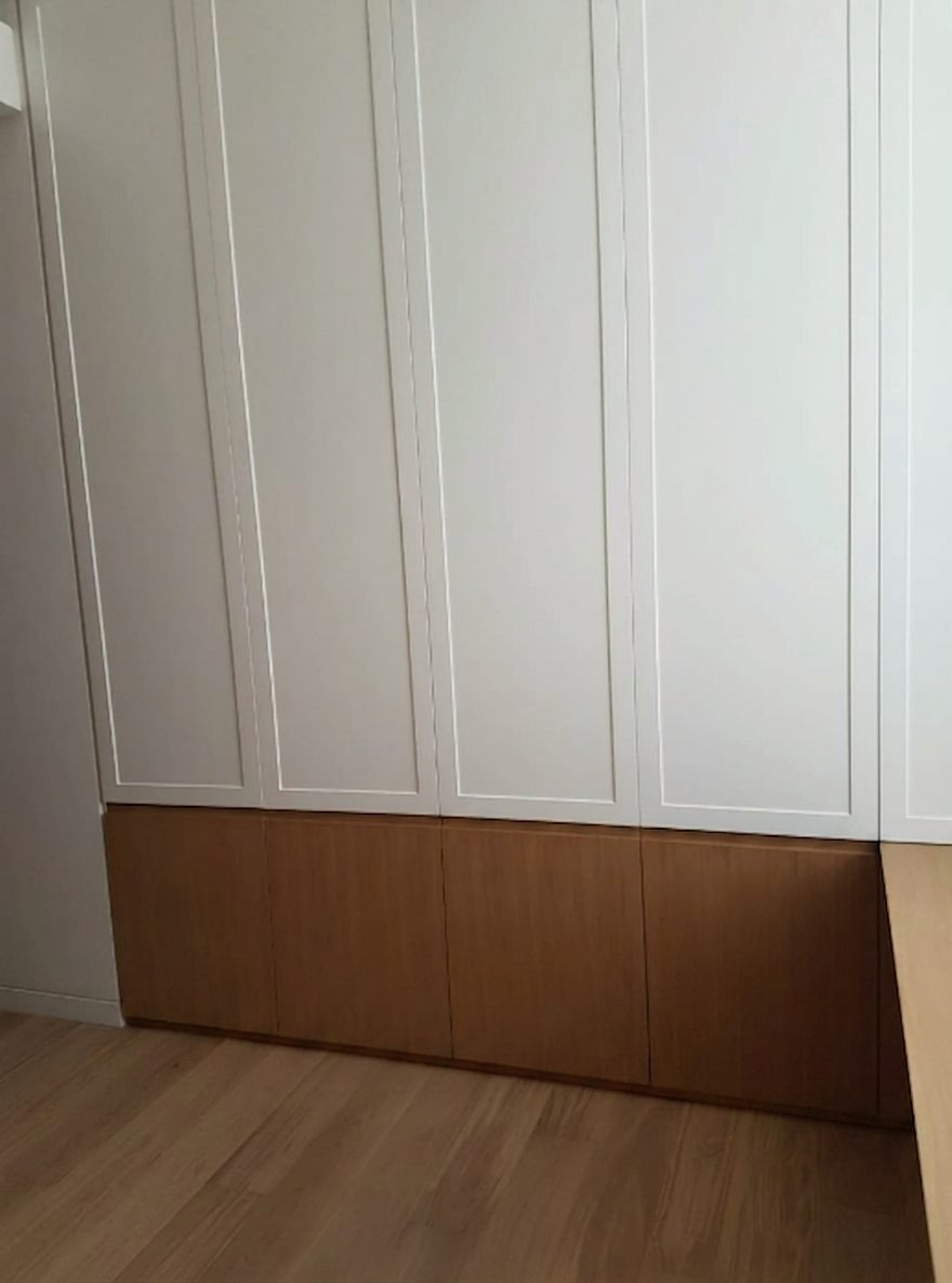Child's bedroom wardrobe in white and oak